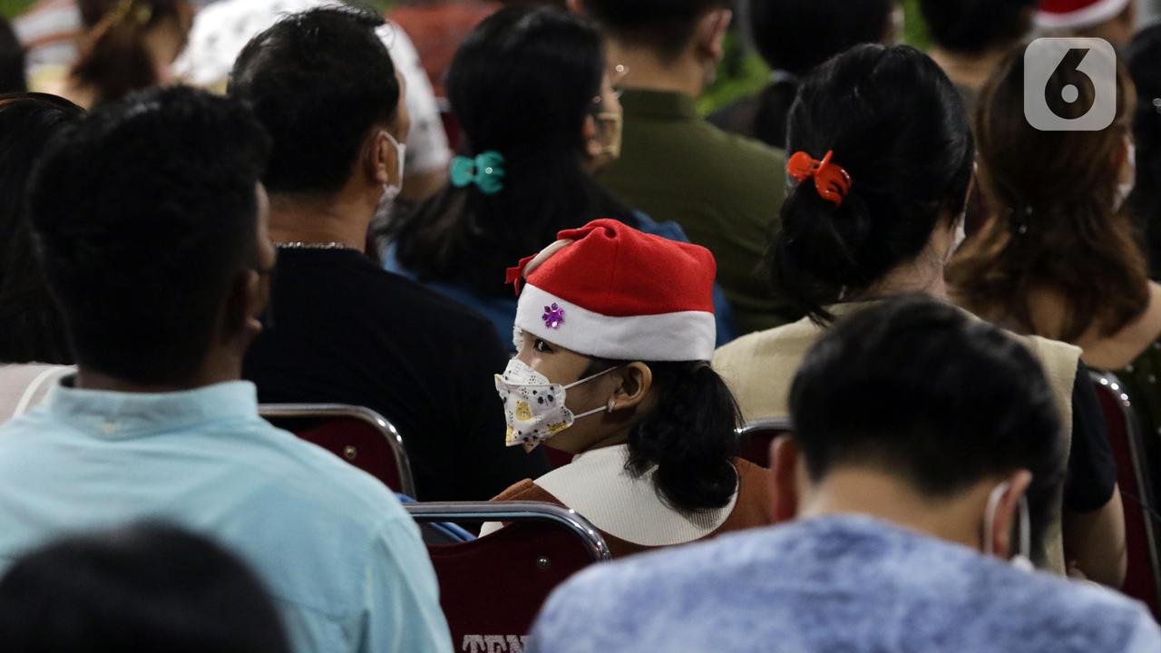 Khidmat Misa Malam Natal 2022 di Gereja Katedral Jakarta