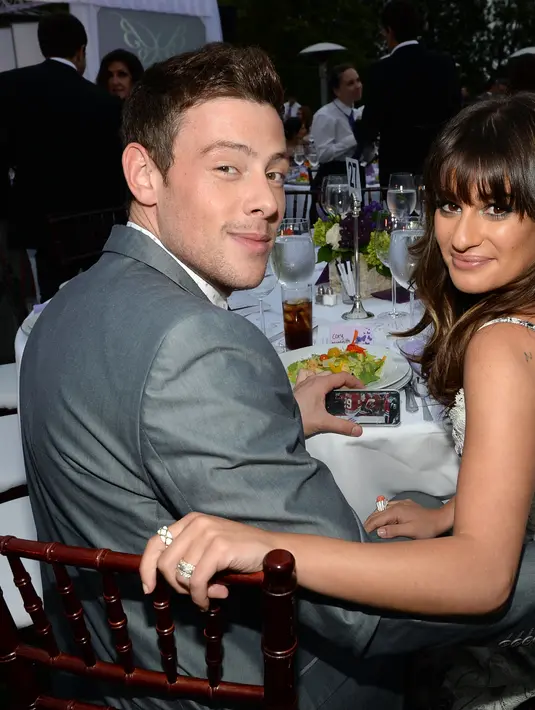 Lea Michelle pernah menjalin hubungan asmara dengan Cory Monteith. Cinta mereka pun bersemi berkat proses syuting drama musikal Glee beberapa tahun silam. (AFP/Bintang.com)
