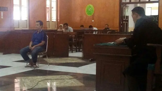 Terdakwa penghina Presiden Jokowi dan Kapolri Tito, M. Farhan Balatif alias Ringgo Abdillah dituntut 2 tahun penjara.