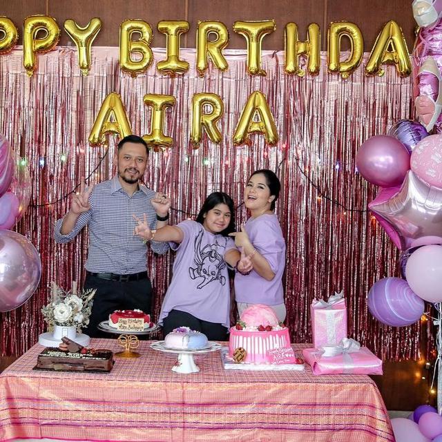 Perayaan Ultah Putri Ahy Dan Annisa Pohan Bernuansa Serba Pink Dan Ungu Lifestyle Liputan6 Com Dan umumnya dalam acara ulang tahun anak ini lebih meriah dengan banyak aksesoris dan dekorasi yang begitu mewah. perayaan ultah putri ahy dan annisa