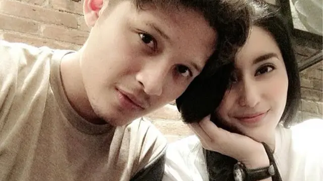 5 Cerita Cinta Pemain Top dengan Wanita Lebih Tua