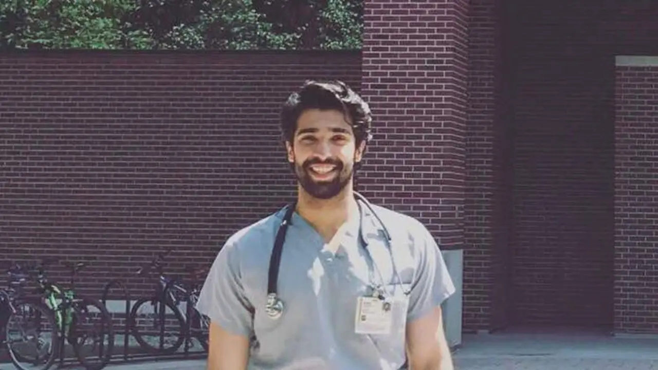 Dokter ganteng Pakistan yang menjadi viral di Facebook. (Facebook/Gypsy Housing)