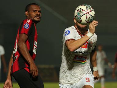 Persija Jakarta masih belum dapat memetik poin penuh hingga pekan ketiga BRI Liga 1 2021/2022 usai bermain imbang 0-0 melawan Persipura Jayapura di Stadion Indomilk Arena, Tangerang, Minggu (19/9/2021). Di Dua laga sebelumnya Persija juga mendapat hasil imbang. (Bola.com/Ikhwan Yanuar)
