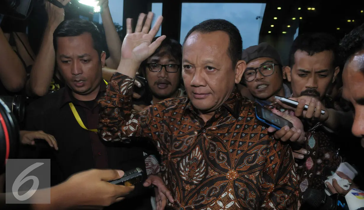 Sekretaris MA, Nurhadi Abdurrachman usai menjalani pemeriksaan KPK, Jakarta, Selasa (24/5). Nurhadi enggan menjawab pertanyaan wartawan usai diperiksa KPK. (Liputan6.com/Helmi Afandi)