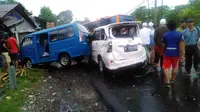 Kecelakaan Beruntun di Puncak Libatkan 12 Kendaraan (Liputan6.com/Achmad Sudarno)