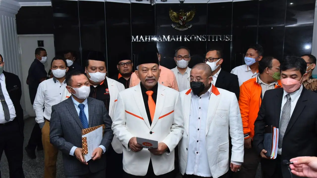 PKS mendaftarkan uji materi pasal 222 UU No 7 Tahun 2017 tentang Pemilihan Umum (UU Pemilu) terkait Presidential Threshold (PT).