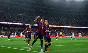 Pemain Barcelona Raphinha merayakan gol bersama Gavi (kanan) dalam laga La Liga Spanyol antara Barcelona vs Racing Santander di Barcelona, Spanyol, Rabu, 16 September 2026. (AP Photo/Joan Monfort)