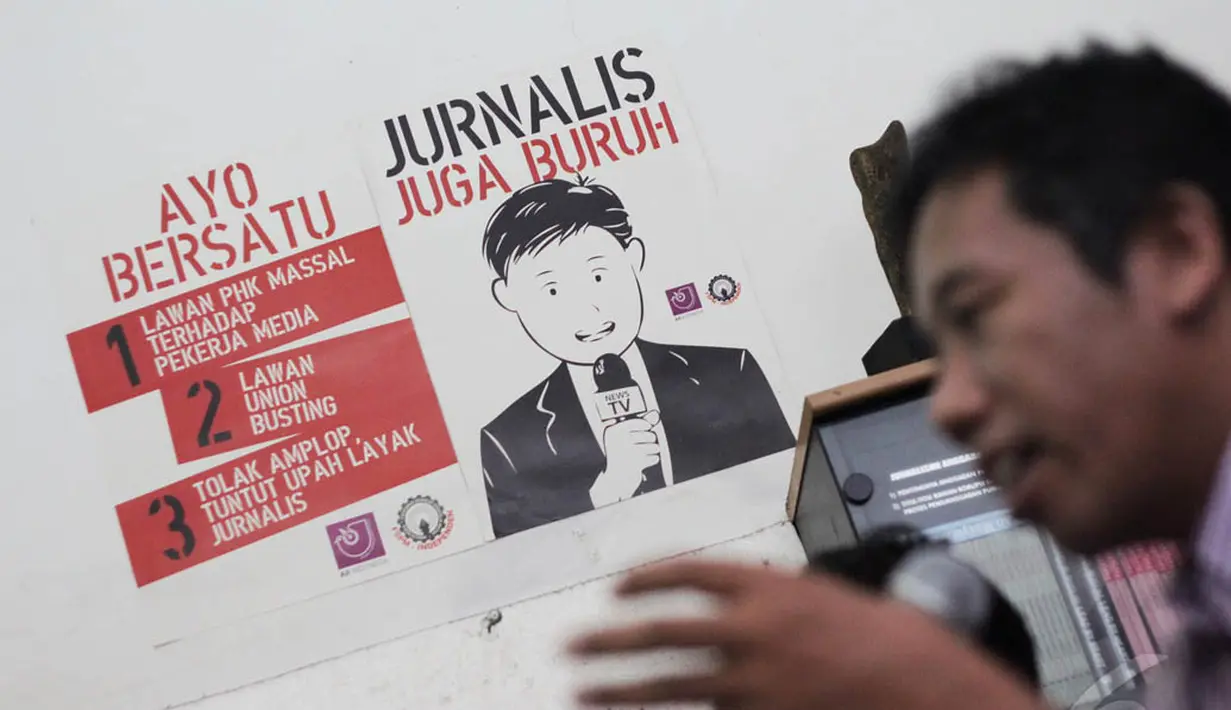 AJI mendesak agar pemerintah melakukan revisi terhadap UU ITE Nomor 11 Tahun 2008, khususnya dalam Pasal 27, yang menjadi pintu masuk kriminalisasi atas kebebasan berpendapat di internet, Jakarta, Selasa (23/12/2014). (Liputan6.com/Faizal Fanani)