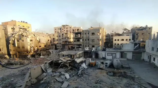 Kementerian Kesehatan Gaza mengatakan tentara Israel memerintahkan 350 orang untuk meninggalkan Rumah Sakit Kamal Adwan yang terbakar. [Khalil Ramzi Alkahlut/Anadolu Agency]