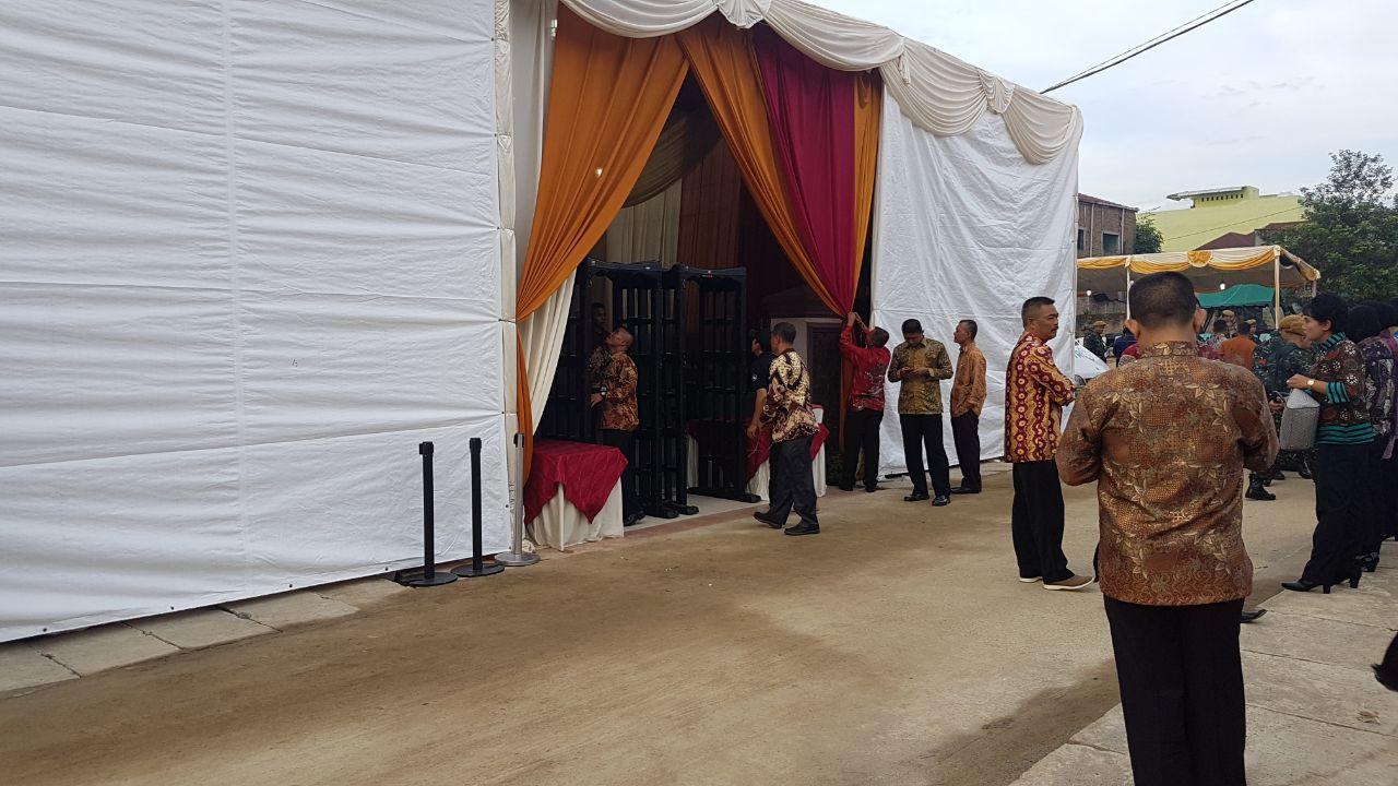 Pasukan Berbatik Jaga Lokasi unduh mantu Kahiyang Ayu.