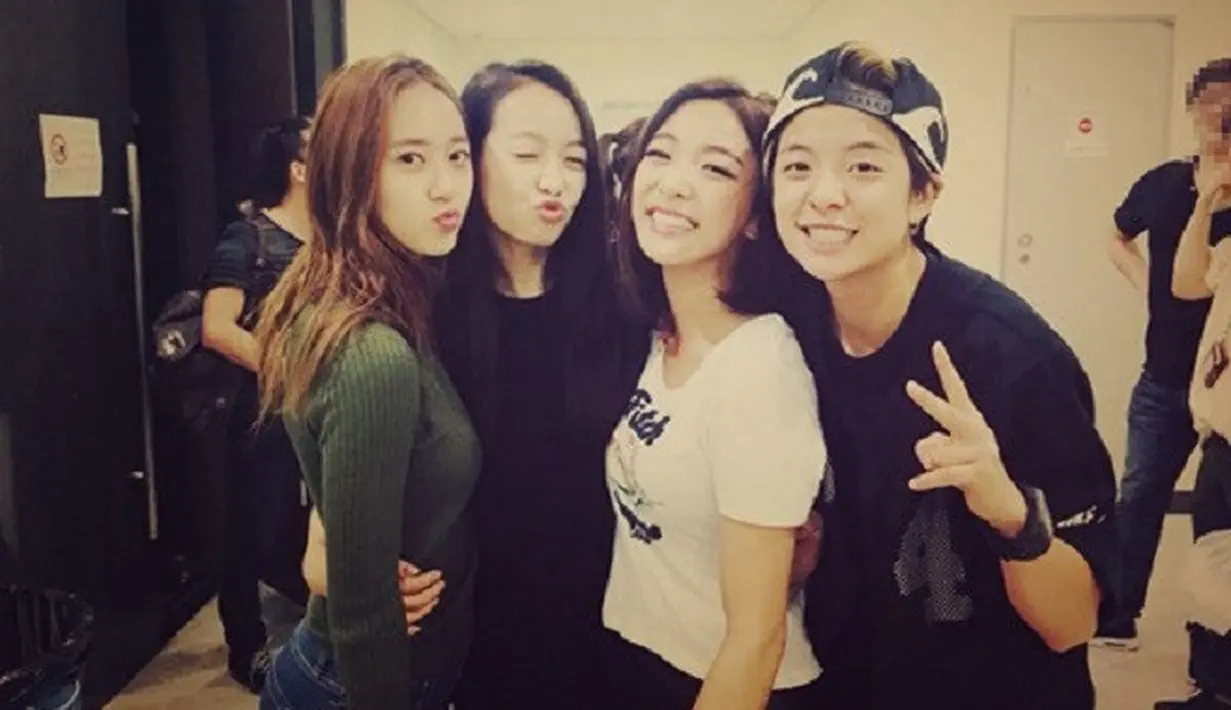 Selain itu, Krystal mengaku jika semua personel f(x) ingin kembali dan menyapa para penggemar setianya. (Foto: Soompi.com)