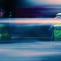 Ilustrasi seorang pria melakukan banyak pekerjaan dari ojol hingga kuli bangunan dan kini ia menjadi seorang polisi/unsplash Tusik