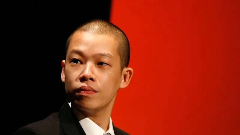 Desainer Jason Wu Jual Saham Bagiannya. Tanda Ia Bangkrut?