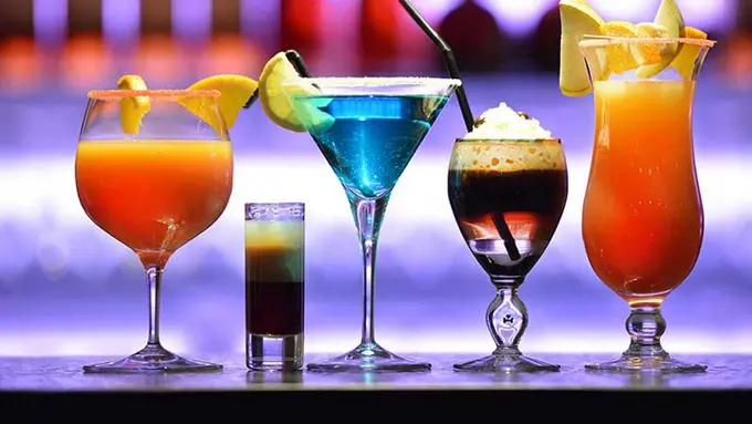 [Bintang] Unik, Restoran di Jepang Ini Aduk Minuman Pakai D...