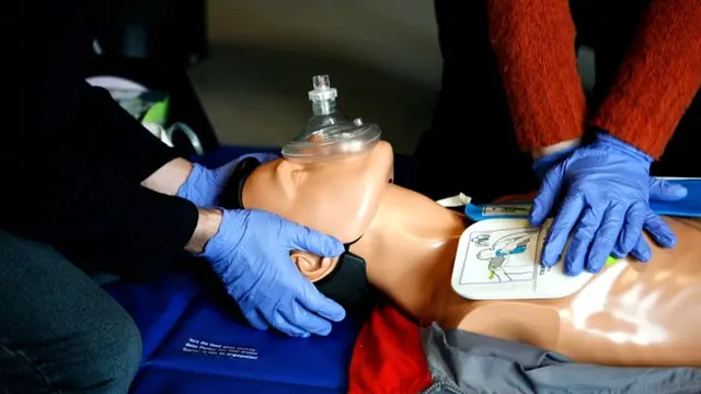 Ilustrasi CPR (Cardiopulmonary Resusication) (Resusitasi Jantung Paru/RJP).