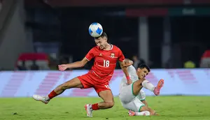 Aksi gelandang Timnas Indonesia, Ivar Jenner saat menghadapi Oman dalam laga uji coba di Stadion Utama Gelora Bung Karno, Jakarta pada Jumat (5/6/2026). (Bola.com/Bagaskara Lazuardi)