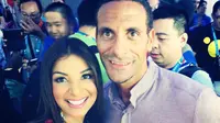 Ferdinand Tak Mau Ketinggalan Selfie Bareng Reporter Seksi
