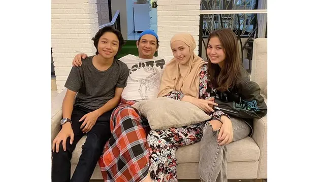 6 Potret Keakraban Kiesha Alvaro dengan Pemeran Cewek Sinetron Dari Jendela SMP