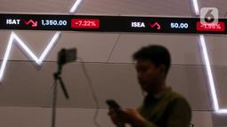 Sebanyak 672 saham turun, 30 naik, dan 95 lainnya tetap atau stagnan. (Liputan6.com/Herman Zakharia)