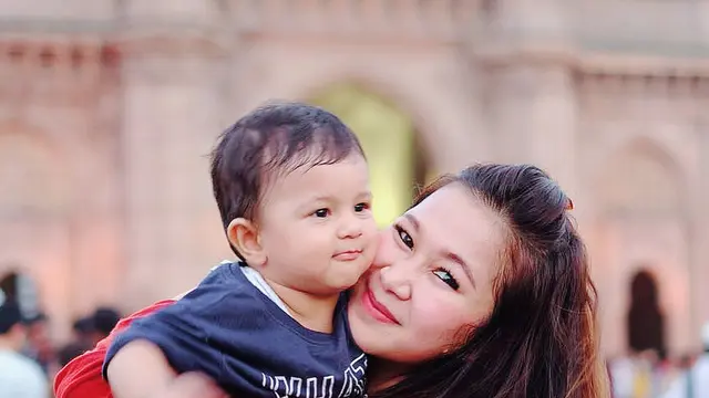 7 Potret Cantik Yulida, Istri Aktor India Ravi Bhatia