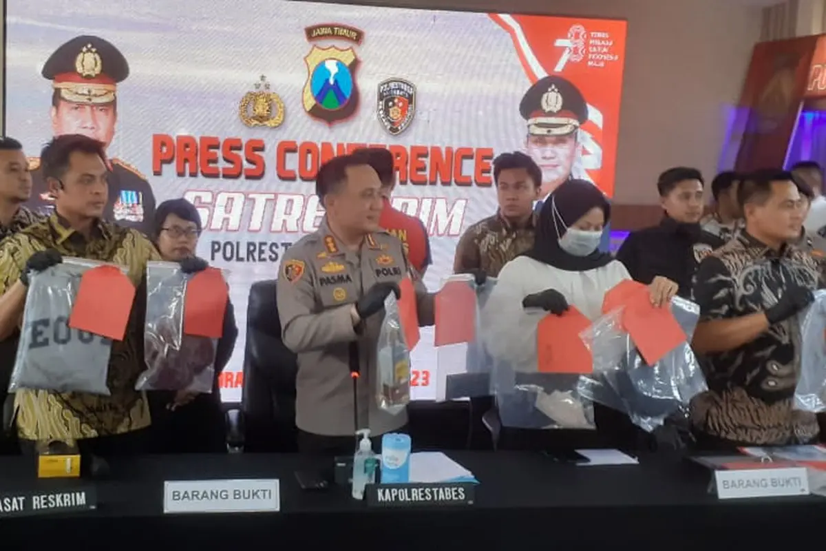 Polrestabes Surabaya menetapkan anak anggota DPR sebagai tersangka pembunuhan Dini Sera Arfianti. (Dian Kurniawan/Liputan6.com)