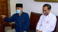 Presiden Joko Widodo atau Jokowi menjenguk mantan Ketua Umum PP Muhammadiyah Ahmad Syafii Maarif atau Buya Syafii di kediamannya di Kabupaten Sleman Yoygakarta, Sabtu (26/3/2022).