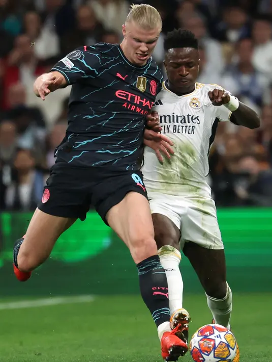 Gol cepat Bernardo Silva pada menit ke-2 sempat mengagetkan barisan pertahanan Real Madrid. (Pierre-Philippe MARCOU/AFP)