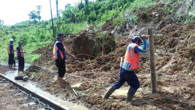 13 Kereta Api Jalur Selatan Dialihkan Ke Utara Regional Liputan6 Com
