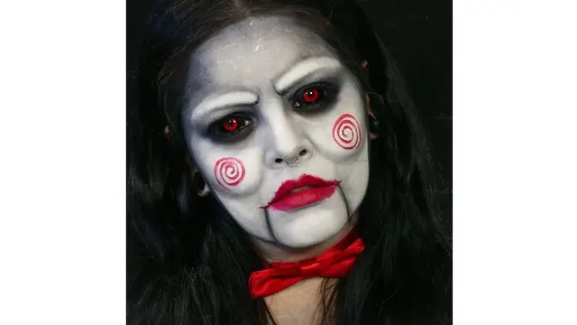 Terinspirasi dari Film Horor, 7 Makeup Wanita Ini Terlihat Nyata