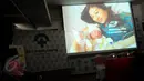 Sebuah video ditampilkan saat Ruben Onsu dan Sarwendah Tan menggelar konferensi pers terkait kelahiran putri pertama mereka di RS Bunda, Jakarta, Minggu (7/6/2015). (Liputan6.com/Faisal R Syam)