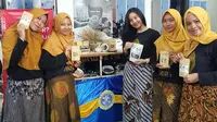 Mahasiswa Universitas Airlangga buat produk kecantikan dari bahan rempah-rempah. (Foto: Liputan6.com/Dian Kurniawan)