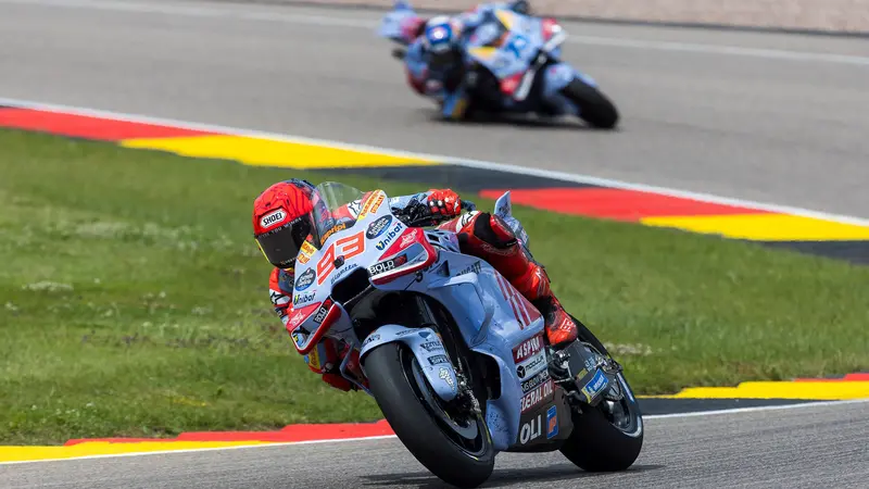 Foto: Sengit di Atas Lintasan, Marquez Bersaudara Tetap Kompak saat Podium di MotoGP Jerman 2024