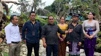 PT Permodalan Nasional Madani (PNM) melakukan kunjungan nasabah, I Gede Rediawan, yang merupakan pengrajin kaca tiup di Tegallalang, Gianyar, Bali.