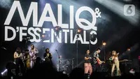 Grup musik Maliq & D'Essentials tampil pada hari kedua We The Fest 2023 di GBK Sports Complex, Senayan, Jakarta, Sabtu (22/7/2023). Maliq & D'Essentials tampil memukau dengan membawakan sejumlah lagu hits mereka seperti Terdiam. (Liputan6.com/Johan Tallo)