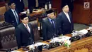 Plt Ketua DPR Fadli Zon (kiri), Wakil Ketua DPR Agus Hermanto (tengah), dan Fahri Hamzah (kanan) saat mengisi Rapat Paripurna ke-15 di Senayan, Jakarta, Selasa (9/1). (Liputan6.com/Johan Tallo)