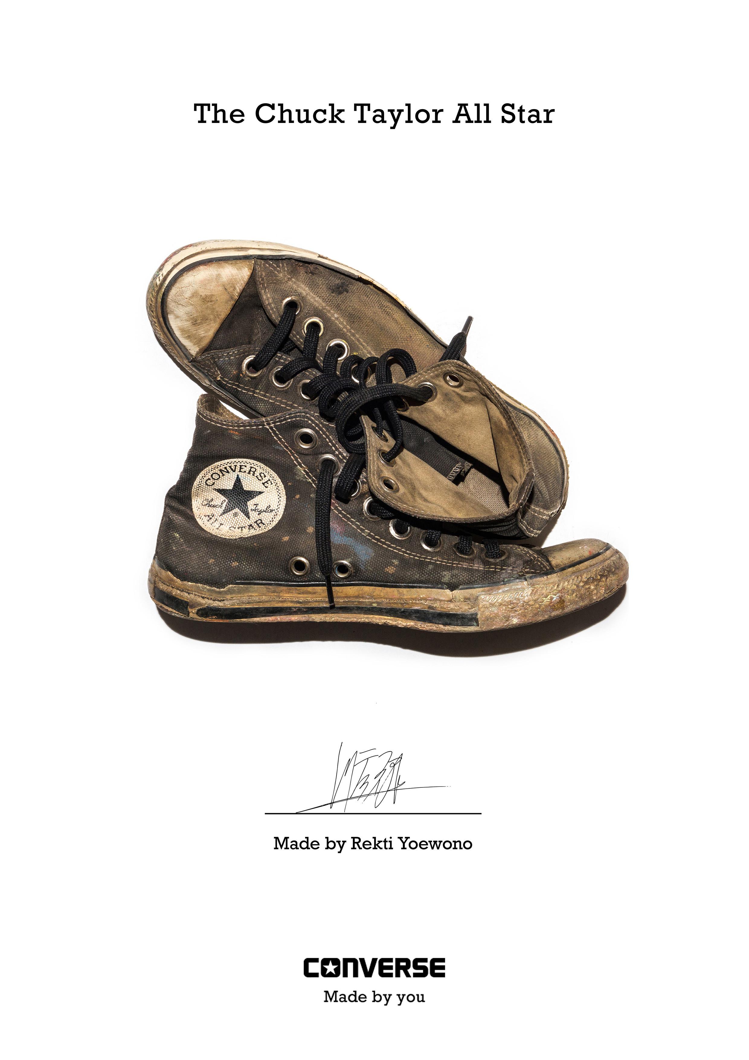  Sepatu  Sneakers yang Kotor  dan Robek Tidak Sepenuhnya 