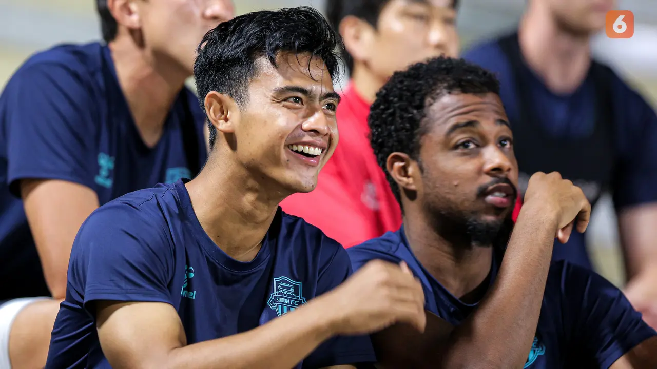 Foto: Pratama Arhan Urung Main saat Suwon FC Jajal Bhayangkara FC di Laga Uji Coba
