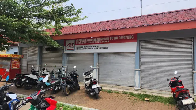 Gerai Kopdes Merah Putih Grogol yang telah memberikan pelayanan kepada masyarakat di Jalan Kampung Grogol, Depok. (Liputan6.com/Dicky Agung Prihanto)
