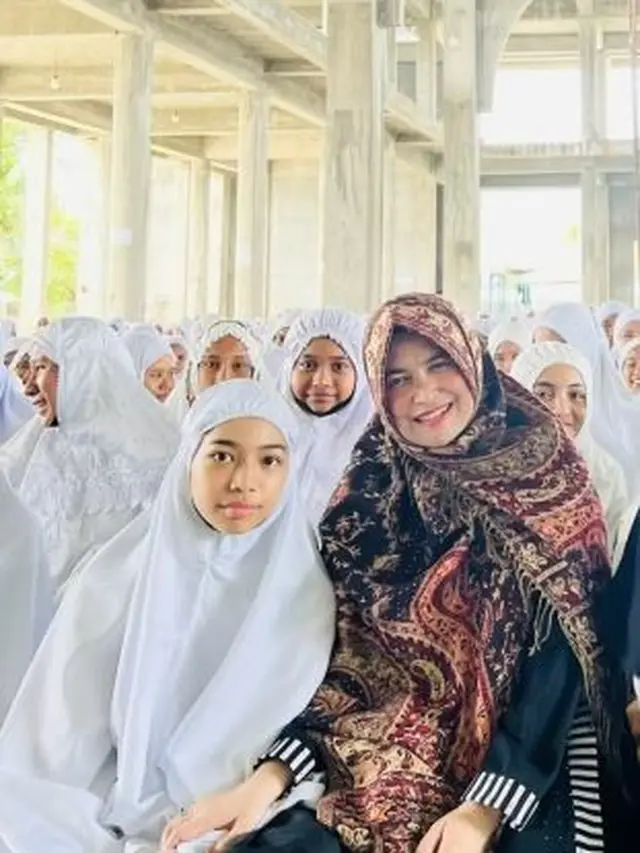 6 Potret Umi Yuni Istri Ustaz Arifin, Diam-Diam Sudah Nikah Lagi Bikin Keluarga Kecewa