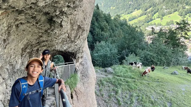 8 Momen Liburan Keluarga Andrew White dan Nana Mirdad di Swiss, Penuh Bahagia