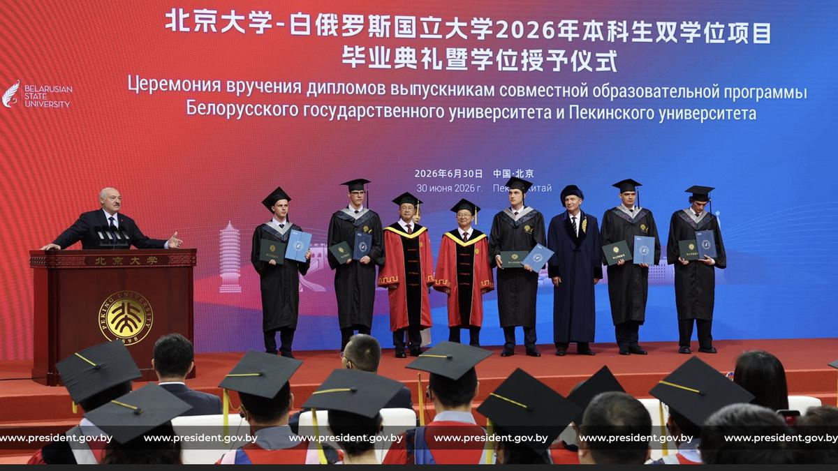 Presiden Lukashenko Hadiri Wisuda Mahasiswa Belarus di China