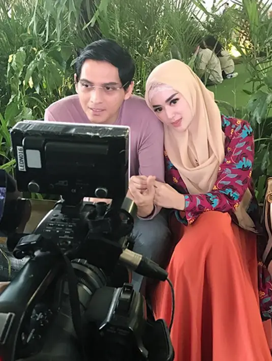 Ketika dihubungi melalui sambungan telfon, Lucky membantah kabar tersebut. Ia mengatakan itu hanya fitnah kejam yang diberikan kepadanya oleh akun-akun yang menurutnya hanya mencari uang dari memfitnah. (Instagram/tiaradewireal)