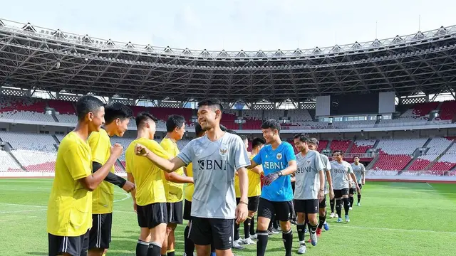 6 Potret Jonathan Christie dan Atlet Badminton Lain Tanding Sepak Bola di GBK, Seru