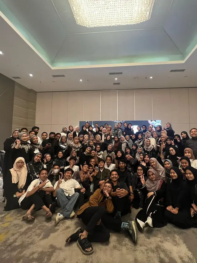 7 Momen Zaskia dan Shireen Sungkar Buka Bersama dengan Karyawan, Kompak Banget