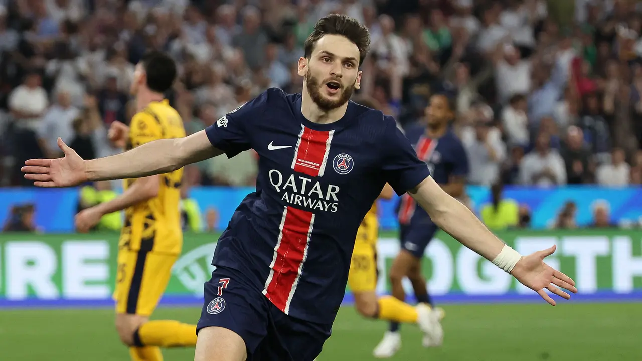 Foto: Cetak Gol dan Bawa PSG Juara Liga Champions, Khvicha Kvaratskhelia Ukir Sejarah