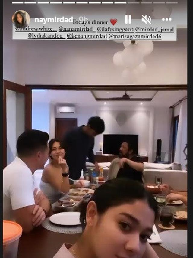 Keluarga Mirdad berkumpul di awal tahun baru 2022 (Foto: Instagram/@kenangmirdad)