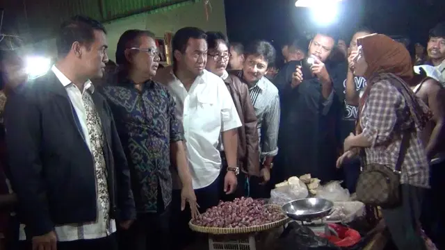 Sabtu Dini Hari, 3 Menteri Blusukan Di Pasar Induk Kramat Jati
