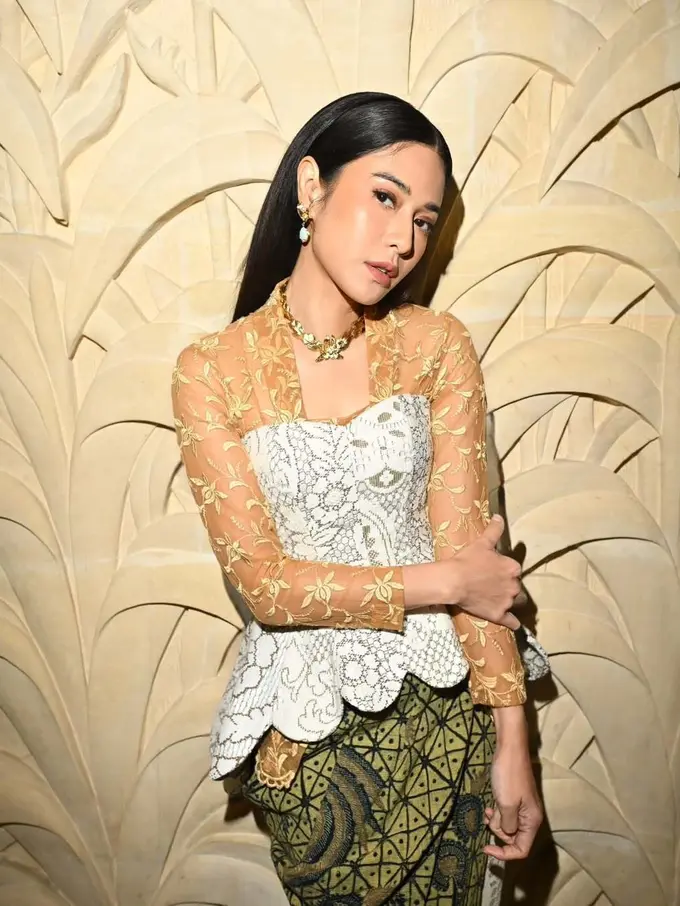Pesona Dian Sastrowardoyo Tampil Anggun dalam Kebaya, Kartini Masa Kini yang Menginspirasi