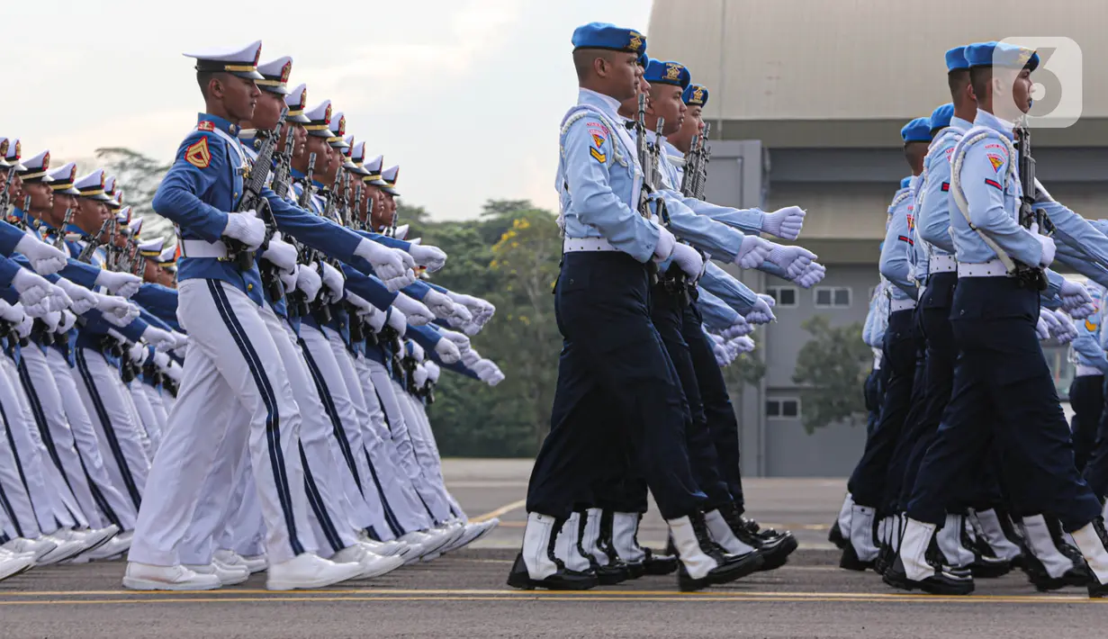 Sedangkan helikopter terdiri dari 6 EC-120 B Colibry, 2 NAS-332, 2 EC-725 Caracal dan 1 AS-365. Selain itu juga ada 7 pesawat aerobatik jenis KT-1B. (Liputan6.com/Faizal Fanani)