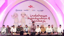 Wapres Jusuf Kalla memberikan sambutan saat acara 'Indahnya Bersyukur dan Berbagi Bersama Anak Yatim Piatu' di Jakarta, Kamis (23/6). Himpunan Bank-bank Milik Negara mengundang 3.500 anak yatim piatu di acara tersebut. (Liputan6.com/ Immanuel Antonius)